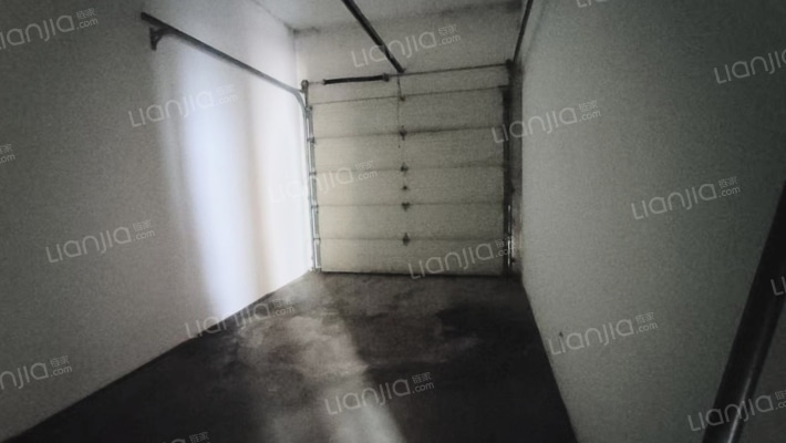 必看房，独栋琉璃湖别墅，产权清晰，无抵押-车库