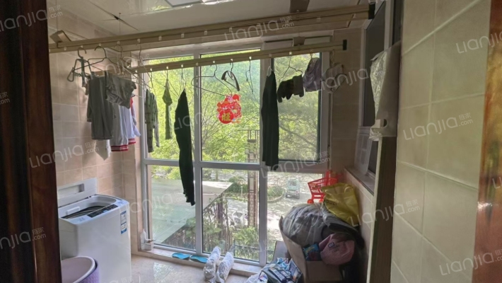 青花府电梯洋房南北通透两居室精装修-阳台