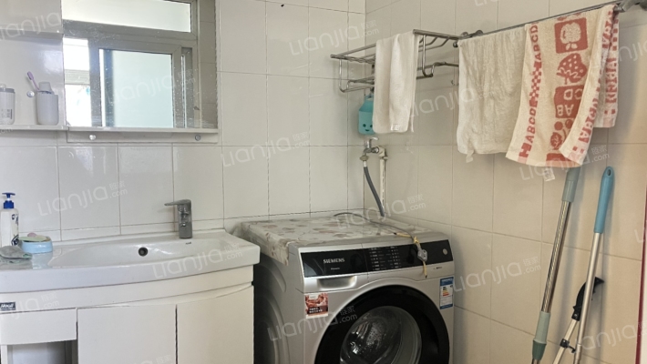 范阳路 市政府 铁道部建厂局 中间楼层精装修-卫生间