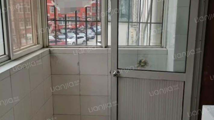 南北通透3居室，带地下室，干净整洁-阳台