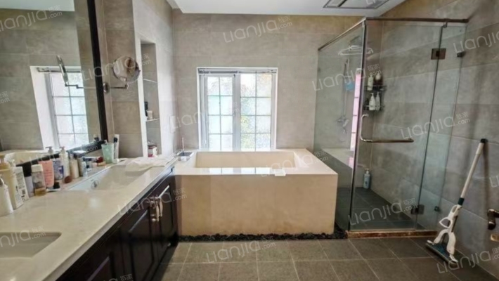 精装修 大院子 柏林顿水郡 独栋别墅 高品质的选择-卫生间C