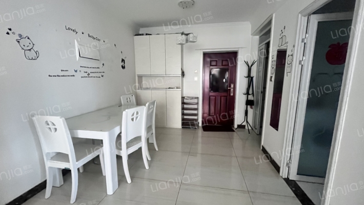 范阳路沿线 中装朝南两居室 出行方便 次新电梯房-餐厅