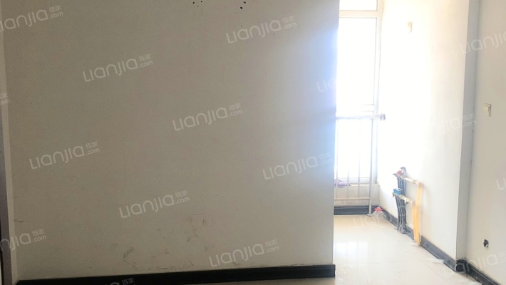 此房西向，房本满五，电梯房，中间楼层，采光好-卧室B