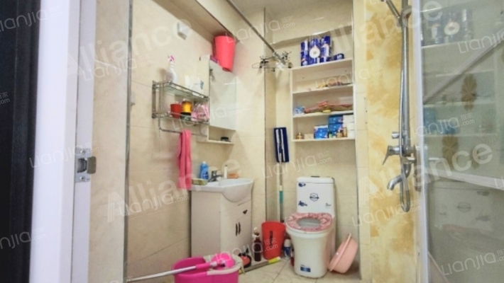 广场北侧弘德缘精装修一室一厅出售-卫生间