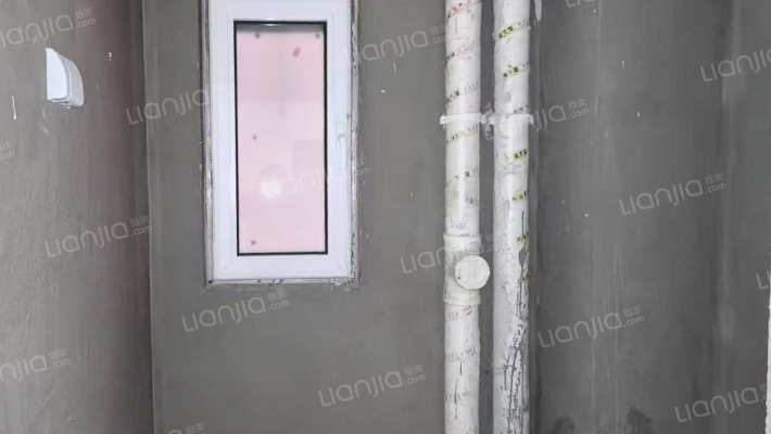 房子格局方正    采光全天   全明格局  南北通透-卫生间