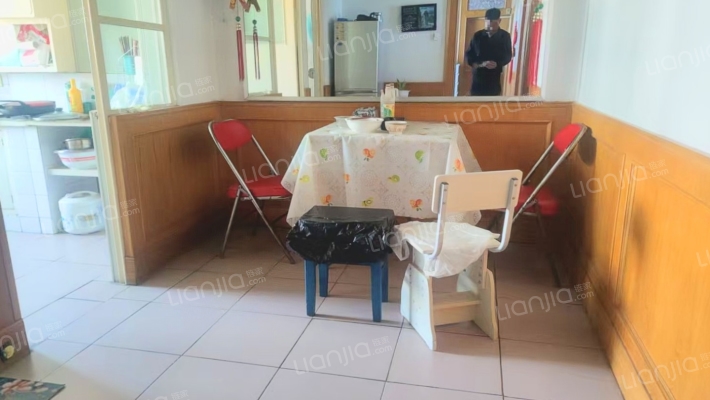 市区板楼 全南三居户型 好楼层 本满税低 业主急售-餐厅