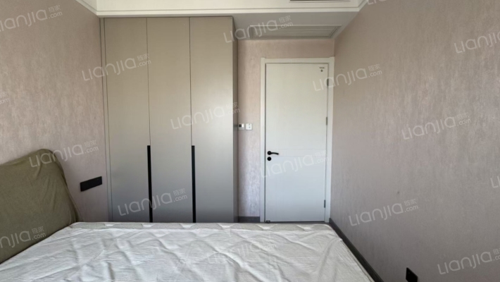 全明格局 户型方正 一梯两户 集中供暖 采光无遮挡-卧室B