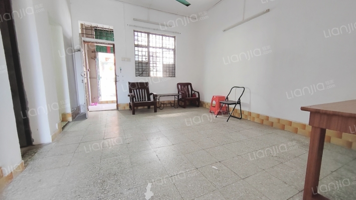 食出公司宿舍二手房实景图