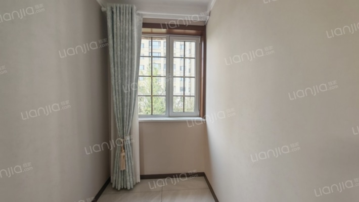 精装联排别墅 带院子 上下三层 小区环境好 绿化高-储物间