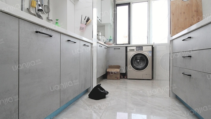 精装南北通透大两居，中高楼层，采光好-厨房