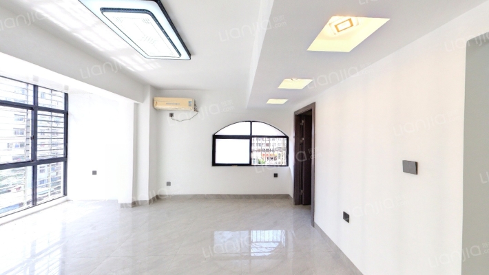 空中花园二手房实景图