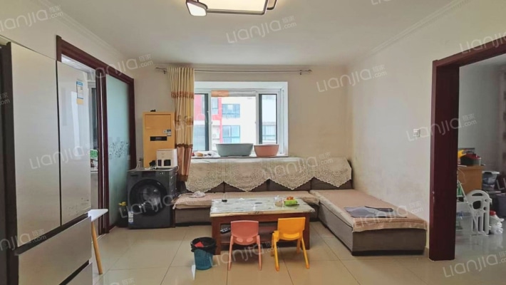 新贵名苑二手房实景图