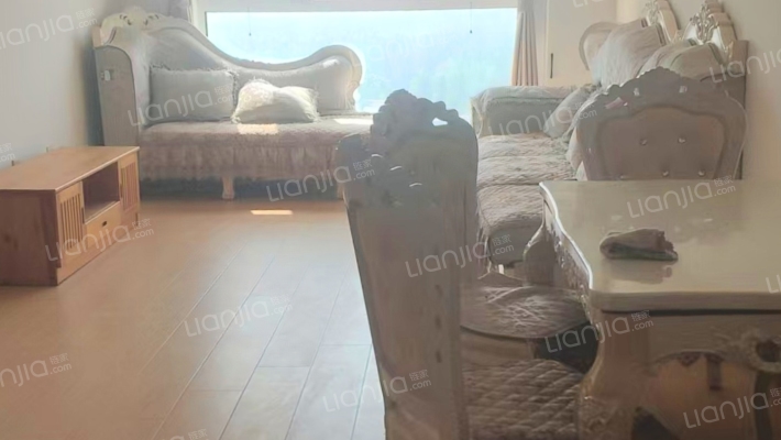 急售三利B区带装修两居，满二，价格美丽。-餐厅