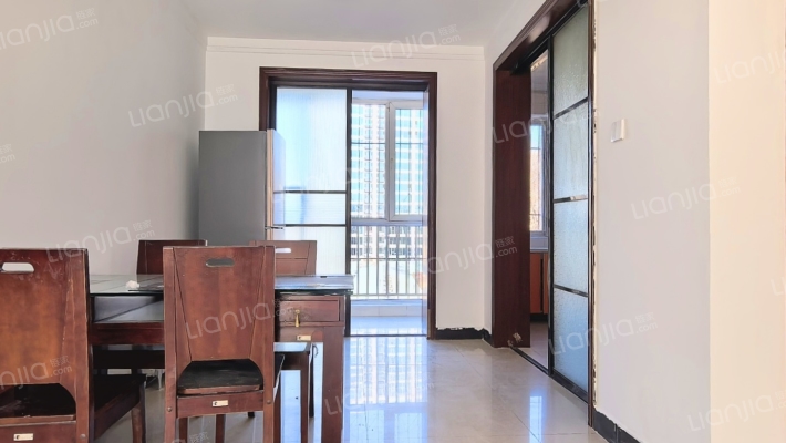 开发区商圈 集中供暖 南北通透三居双卫户型-餐厅