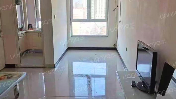 此房房本满二，好楼层，西朝向，无遮挡，采光好-客厅