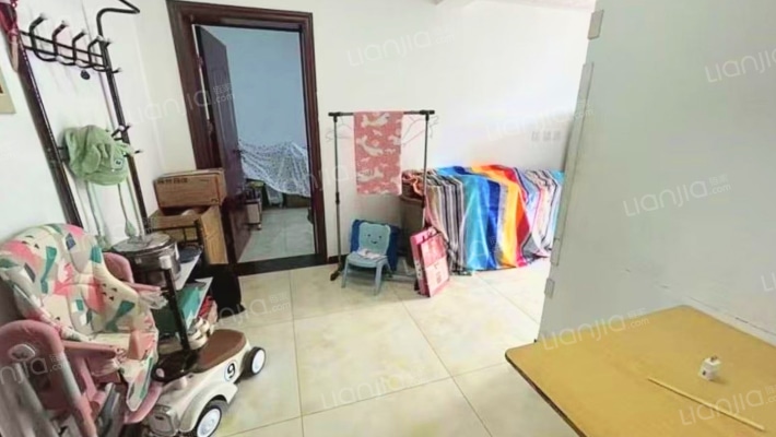 此房为满五税费低，双阳朝南户型，楼层好，不挡光-客厅