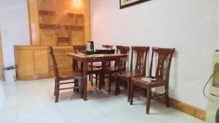 市区40多万三居，房本满五，中间楼层-餐厅