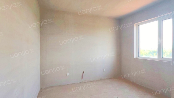 70年大产权，房证满二，次新房，通勤北京，交通方便-卧室C