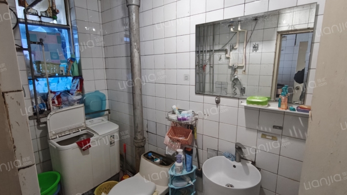 开发区，双语，低楼层，集中供暖三居-卫生间