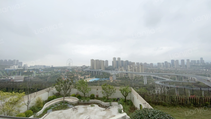 华侨城品质楼盘，小区环境安静，采光充足视野开阔-窗外景观