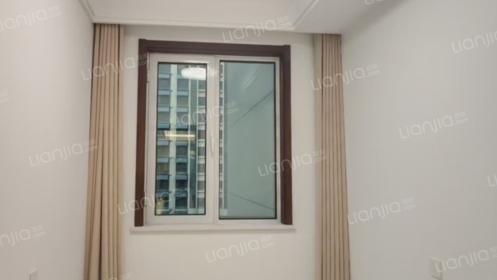 隆基泰和铂悦山 3室1厅 南 北-卧室C