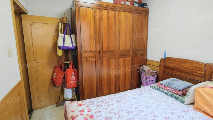 范阳路 政法街 二跃三 南北通透大三居出售-卧室A