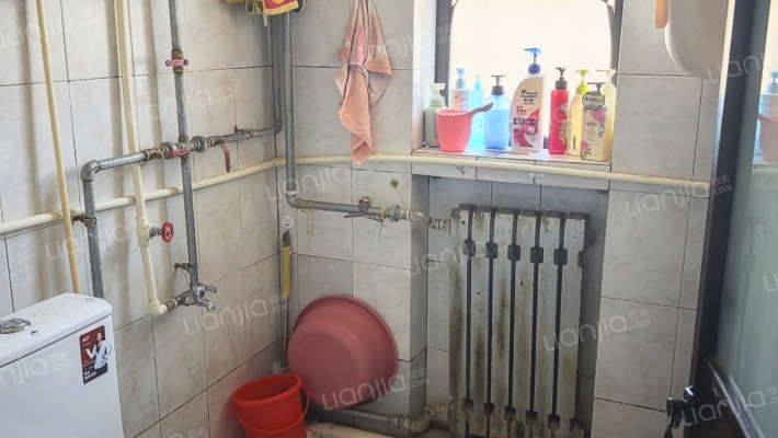 居住环境安静 板楼使用面积大 税费低-卫生间