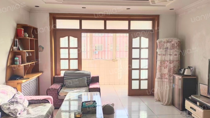 范阳路门口就是838公交，此房满五税费-客厅