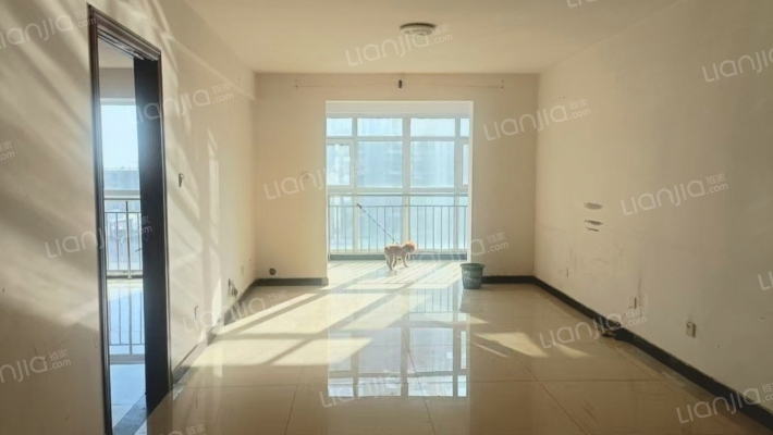 宜佳旺广场旁，出行方便范阳主路交通便利地段优越-客厅