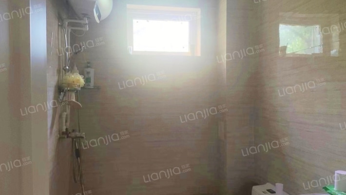 温莎独栋别墅 带大院子精装修 业主靠谱出售 看房方便-卫生间B