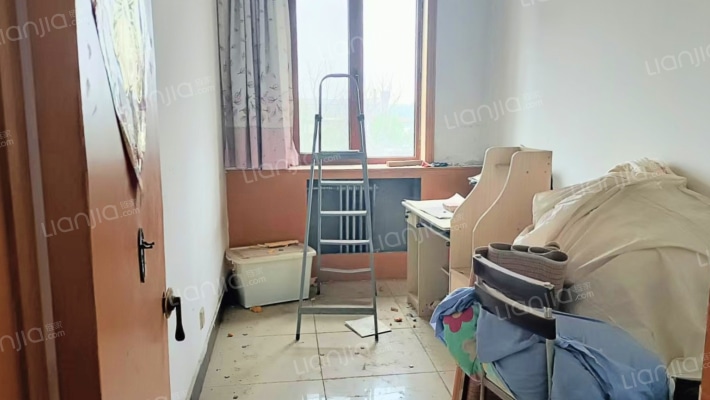 南北通透大三居，户型方正，明厨明卫，集中供暖-卧室A