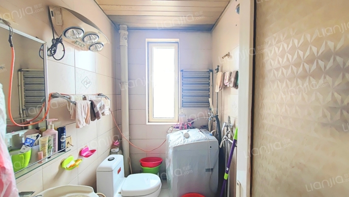 建设路173家属院  南北通透三居室 低楼层 购物方便-卫生间