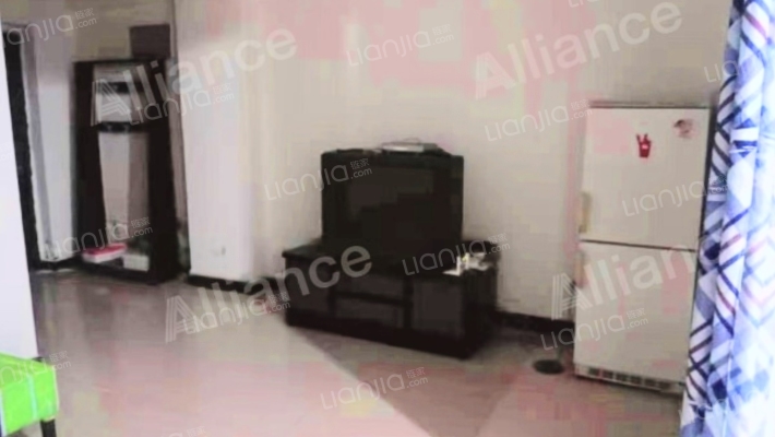 电梯房，交通便利 配套齐全 好楼层采光好-客厅