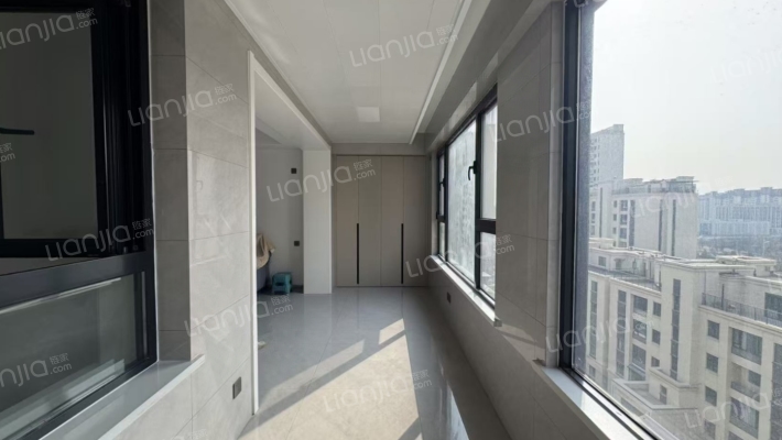 全明格局 户型方正 一梯两户 集中供暖 采光无遮挡-阳台