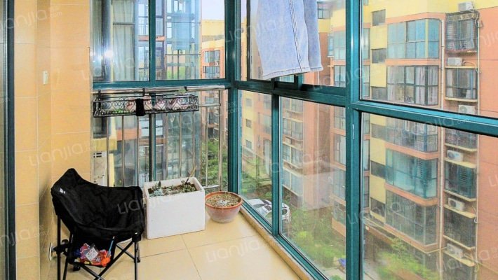 佳田塞纳城 交通便利 小区环境干净舒适 适合居住-阳台