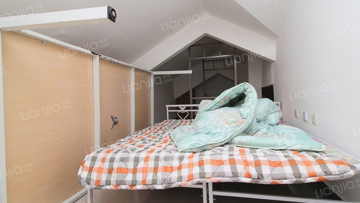 南北通透大户型洋房，采光好，视野好  带阁楼-卧室C