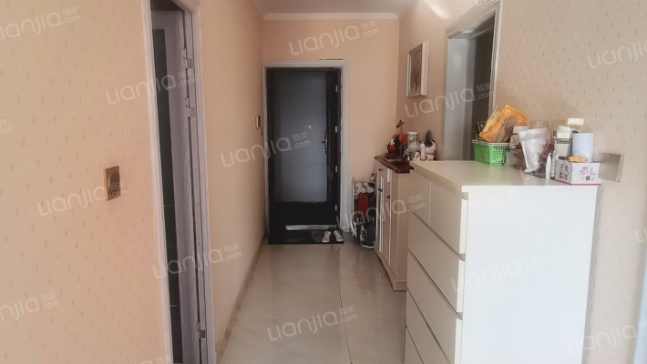 交通便利繁华，房子干净采光好。-过道