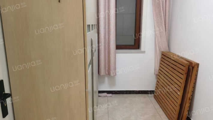 高铁旁边，出行方便小区环境优美，精装修拎包入住-卧室A