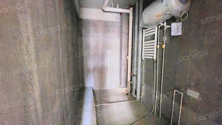 鸿坤理想尔湾 4室2厅 南 北-卫生间A