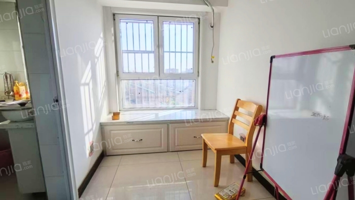 弘德缘 精装修两居室 中间好楼层 采光好无遮挡-阳台