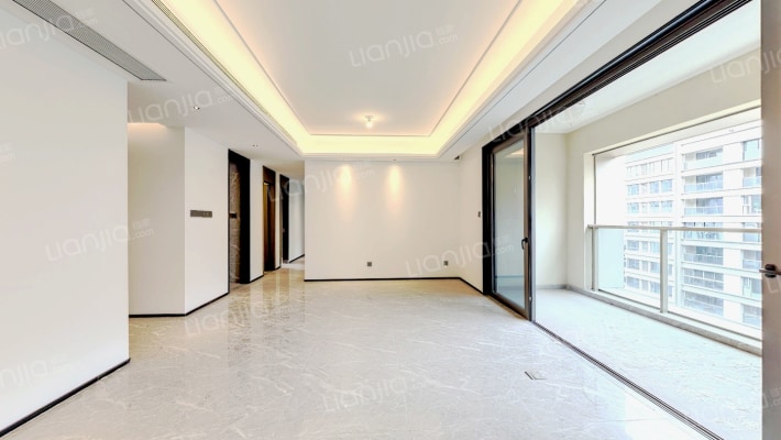 香港置地衿湖翠林云峯二期二手房实景图