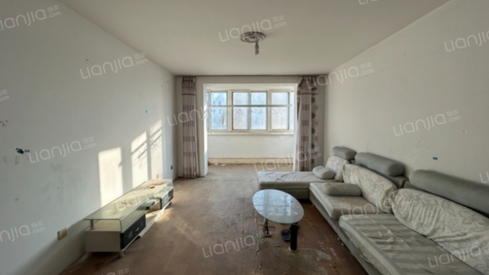 户型三阳开泰，全天采光，小区内安静，居民素质高-客厅