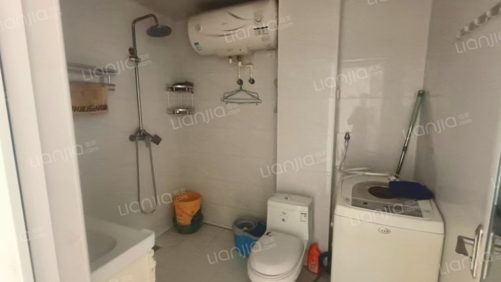 精装修南北通透大两室，满五唯一。中间楼层-卫生间