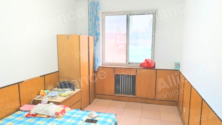 范阳路沿线房本满五 实用面积大 无遮挡-卧室B