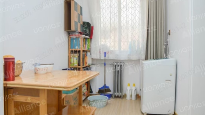 单位房，公摊无。精装修两居，房本满五税费低。-储物间