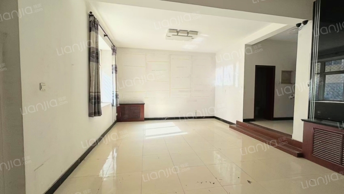 长天小区 6室2厅 南 北-客厅