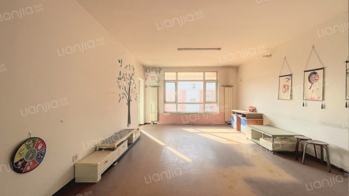 广安B区   复式楼  4居室   70年产权-客厅