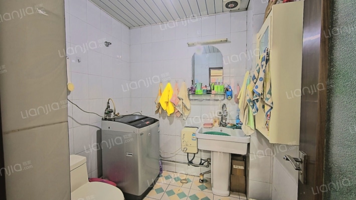 东兴小区南北通透低楼层大三居  户型好-卫生间B