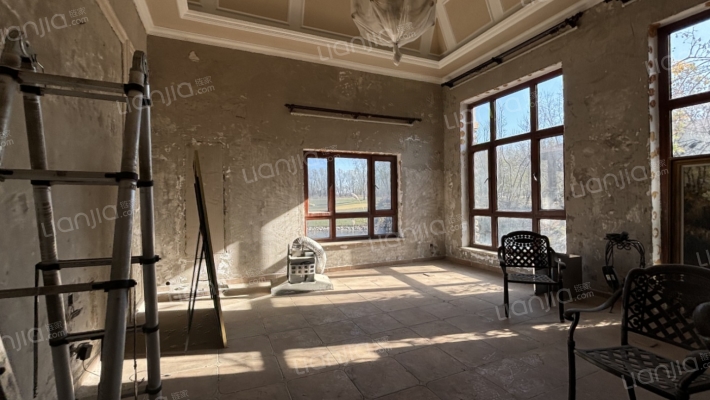 东京都独栋别墅 临湖临球场 带大院子-客厅B