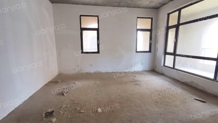 下叠无遮挡 ，南入户大院子带车库 ，带地下室诚意出售-卧室C